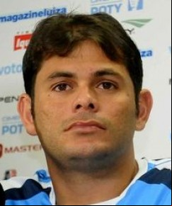 O meia Júnior Xuxa é velho conhecido do técnico Flávio Araújo.(Imagem:Aldo Carneiro / Pernambuco Press)