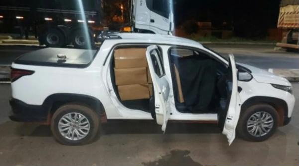 Homem é preso com 10 mil maços de cigarros contrabandeados em Floriano.(Imagem:Divulgação/PRF)