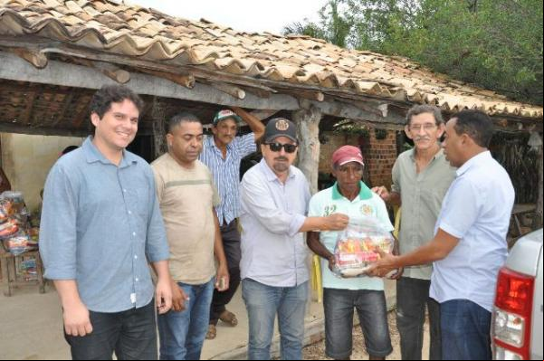 Prefeitura de Floriano entrega 4 mil cestas básicas nas zonas rural e urbana.(Imagem:SECOM)