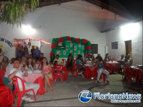 Alunos da Escola Mega de Floriano festejaram formatura da 8ª série.(Imagem:FlorianoNews)