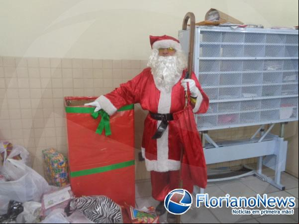 Crianças recebem primeiros presentes do Papai Noel dos Correios em Floriano.(Imagem:FlorianoNews)