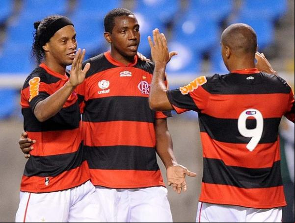 Comemoração: foi de Renato o cruzamento que rendeu gol contra.(Imagem:Alexandre Vidal/Fla Imagem)