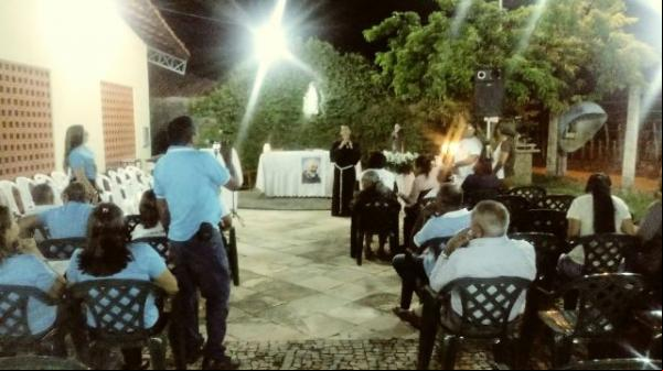 São Pio de Pietrelcina é festejado com missa solene no bairro Nossa Senhora da Guia.(Imagem:FlorianoNews)