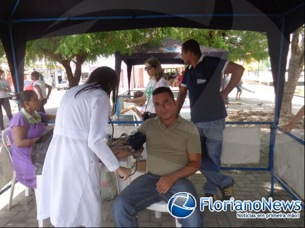 Alunos realizam manhã de ação social na Praça Dr. Sebastião Martins.(Imagem:FlorianoNews)