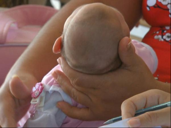 Pacientes podem se desenvolver de forma similar a outras crianças.(Imagem:Reprodução/Bom Dia Brasil)