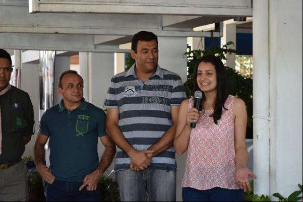 Escoteiros recebem doação no Festival de Flores de Holambra de Floriano.(Imagem:Waldemir Miranda)