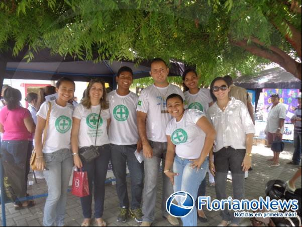 Alunos realizam manhã de ação social na Praça Dr. Sebastião Martins.(Imagem:FlorianoNews)