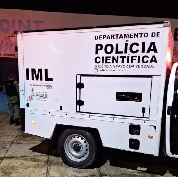Viatura do Instituto de Medicina Legal (IML) do Piauí, em Altos.(Imagem:Divulgação/PMPI)