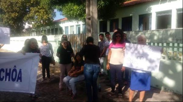 Estudantes realizam ato público reivindicando reabertura de escola em Floriano (Imagem:FlorianoNews)