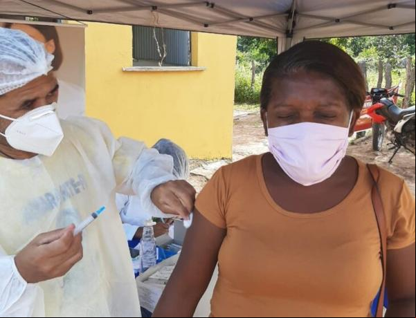 Moradores da comunidade do Mimbó, em Amarante, começaram a ser vacinados no dia 25 de março.(Imagem:Divulgação/ Governo do Piauí)