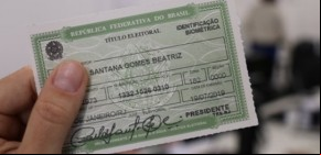 Cidadãos têm seis meses para tirar ou regularizar o título de eleitor(Imagem:Reprodução)