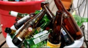 Decreto proíbe venda de bebidas em garrafas de vidro durante o Carnaval de Floriano.(Imagem:Divulgação)