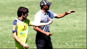 Após dois jogos fora, Juninho volta contra o Atlético-GO.(Imagem:Alexandre Cassiano / O Globo)