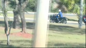 Bolsonaro diz que teste de coronavírus deu negativo e eia de moto por Brasília(Imagem:Reprodução)