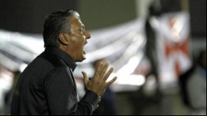 Tite, técnico do Corinthians, grita durante o jogo contra o Vasco.(Imagem:Ale Vianna / Ag. Estado)