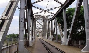 Ponte Metálica é interditada neste domingo para reparos na iluminação.(Imagem:florianonews.piauiconectado.com)