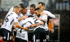 Corinthians busca estabilidade na lateral esquerda após apostas sem efeito.(Imagem:Divulgação)