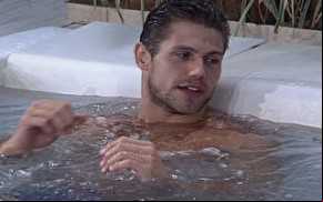Fabiana reclama do bumbum e Jonas fala: 'É redondinho!'(Imagem:Reprodução)