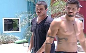 Brothers discutem sobre contribuição de estalecas para compra.(Imagem:Reprodução)