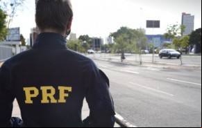 PRF intensifica fiscalização e combate à criminalidade nas rodovias federais durante o feriado prolongado.(Imagem:Divulgação/PRF)