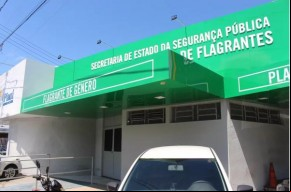 Mulher é presa suspeita de tentar matar padrasto a facadas na Zona Norte de Teresina(Imagem:Lucas Marreiros)