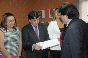 Governador entrega proposta de reforma.(Imagem:Francisco Leal)