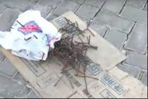 Bandidos explodem agência da Caixa de Timon e espalham pregos pela cidade.(Imagem:florianonews.piauiconectado.com)