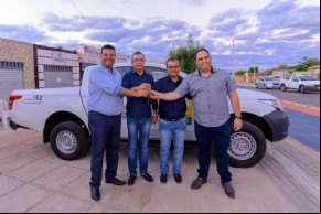 Governador entrega veículo para ADAPI e visita obras de mobilidade em São Raimundo Nonato.(Imagem:Roberta Aline)
