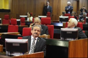 Plenário aprova mais dez vetos do governo a projetos de lei.(Imagem:Alepi)