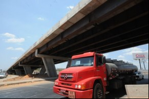 Técnico alerta para velocidade e muro na região do Elevado da Miguel Rosa.(Imagem:Divulgação)