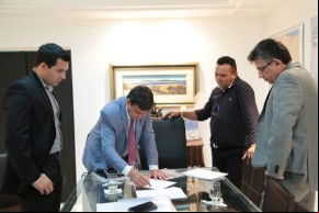 Governador autoriza estudo para melhorias no aeroporto de Corrente.(Imagem:florianonews.piauiconectado.com)