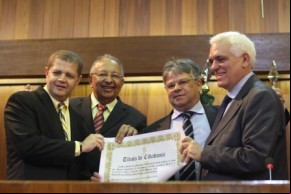 Cirurgião Evandro Mendes recebe cidadania piauiense.(Imagem:Alepi)
