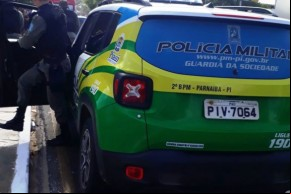 Motoqueiro embriagado é preso em flagrante após bater em viatura.(Imagem:florianonews.piauiconectado.com)