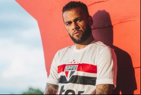 Daniel Alves novo uniforme do São Paulo(Imagem:Divulgação)
