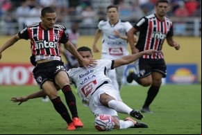 São Paulo vence fora de casa e assume a liderança da chave.(Imagem:Rubens Chiri)