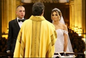 Casamento de Lexa e Guimê é marcado por confusão em igreja.(Imagem:Famosidades)
