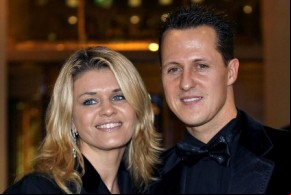 Mulher de Schumacher diz que é feito o possível pelo piloto.(Imagem:Divulgação)