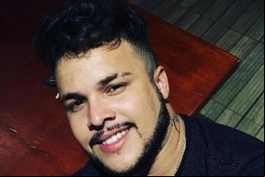 Sertanejo é acusado de dar facada em homem após show.(Imagem:Famosidades)