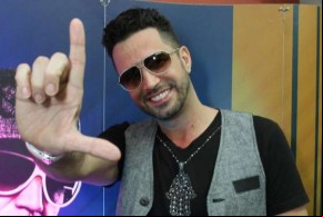 Latino rebate Kelly Key após cantora dizer que era traída: 