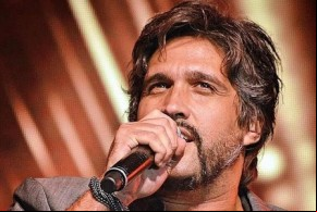Leo Chaves dará vida a Sérgio Reis em musical.(Imagem:Famosidades)