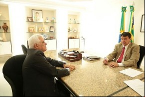 Deputado Themístocles Filho (MDB) e governador Wellington Dias (PT).(Imagem:florianonews.piauiconectado.com)