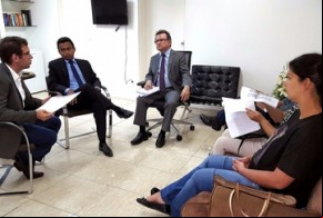 Equipe do governo recebeu uma comissão do Simepi em abril deste ano, quando garantiu o cumprimento do acordo.(Imagem:Cristal Sá)
