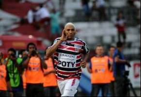 Caça-rato se tornou ídolo do Santa Cruz(Imagem:Aldo Carneiro / Pernambuco Press)