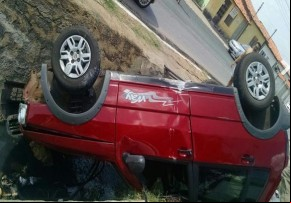 Condutor perde o controle e carro cai em galeria da capital.(Imagem:florianonews.piauiconectado.com)