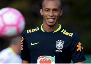 Flamengo tenta contratação do zagueiro da seleção brasileira Miranda.(Imagem:Yahoo)