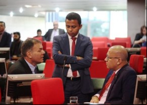 Deputados solicitam melhoria na iluminação e estradas do estado.(Imagem:Alepi)