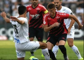 Santos empata com Athletico-PR e vê liderança mais distante.(Imagem:Divulgação)