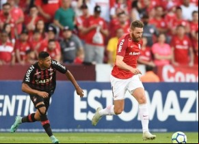 Inter vira sobre o Atlético-PR com pênalti nos acréscimos e é vice-líder.(Imagem:Reprodução)