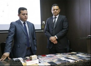 Polícia recupera 200 Iphones com quadrilha que criou até site fake da Apple.(Imagem:florianonews.piauiconectado.com)