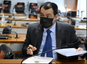 Em adendo ao relatório da I, Eduardo Braga pede indiciamento do governador do Amazonas(Imagem:Reprodução)